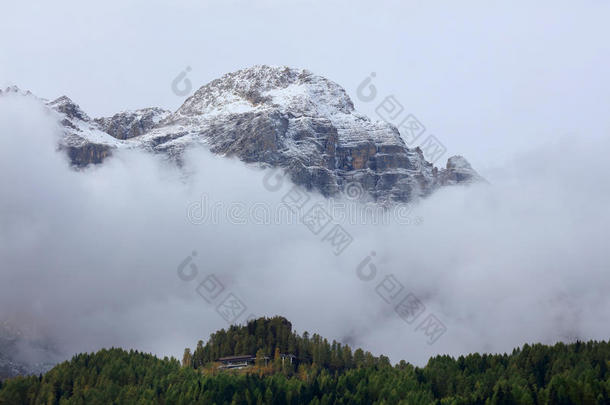 白云岩中的高山景观，南蒂罗尔