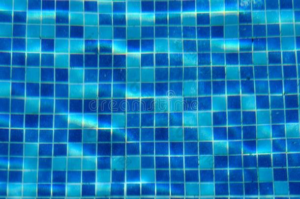 蓝色游泳池瓷砖背景