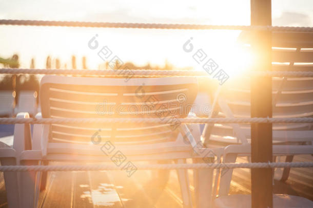 水塘天空夏天太阳日光浴