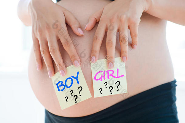 女孩或男孩与孕妇的问题