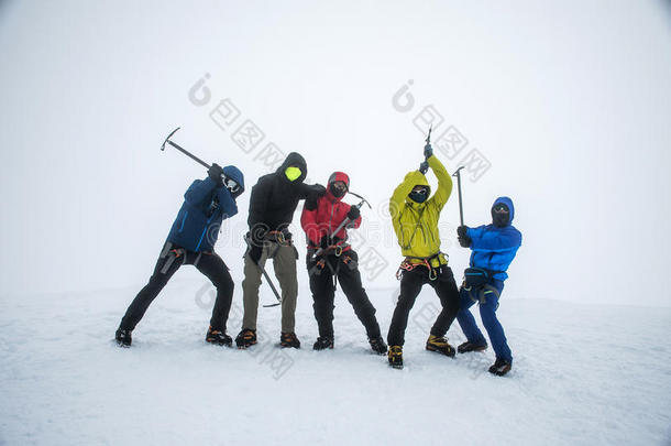 小组徒步旅行冰川hvannadalshnukur峰在冰岛山区景观vatnajokull公园3