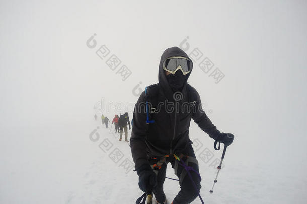 小组徒步旅行冰川hvannadalshnukur峰在冰岛山区景观vatnajokull公园7