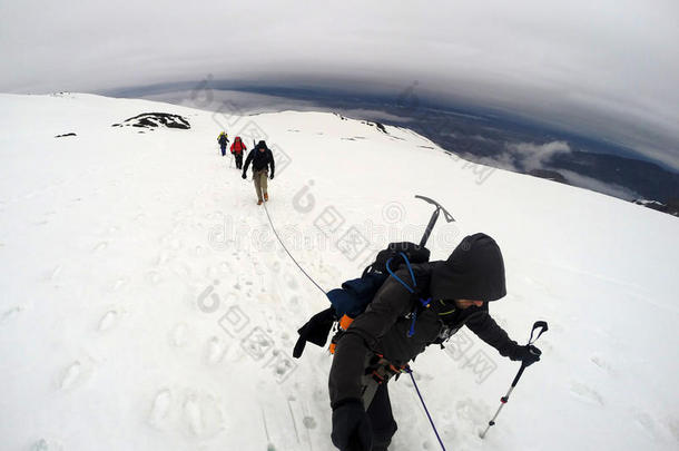 小组徒步旅行冰川hvannadalshnukur峰在冰岛山区景观vatnajokull公园6