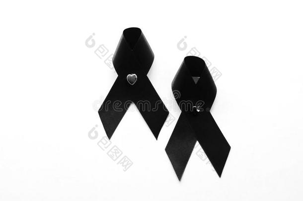 黑色丝带，黑色丝带在白色背景上哀悼