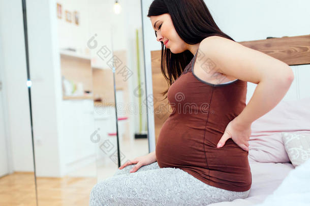 怀孕期间的背痛