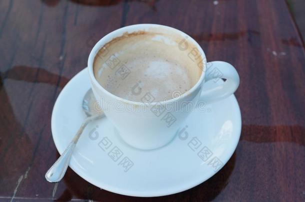 咖啡浓缩咖啡在杯子在木材背景。