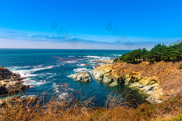 美丽的海岸线风景在太平洋海岸公路1在美国西海岸