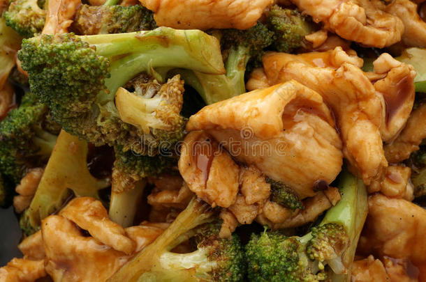 中国食物。 鸡肉配西兰花和蔬菜