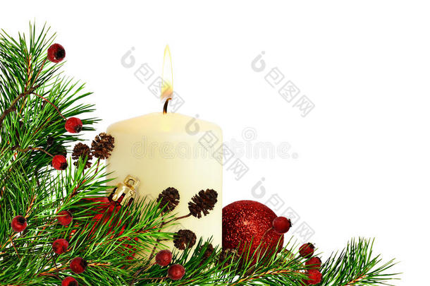 圣诞角落装饰<strong>松枝</strong>，<strong>蜡烛</strong>和球