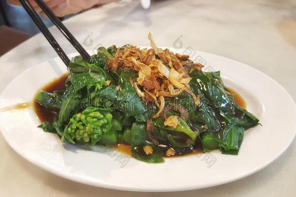 特写和焦点甘蓝油炸蚝油，美味的食物