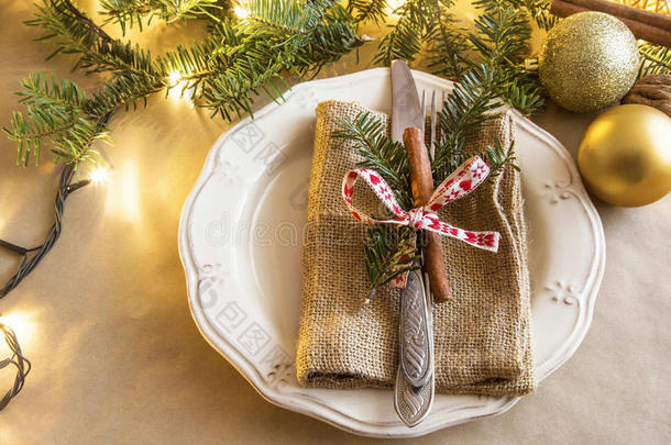 圣诞乡村环境，节日餐桌与叉子