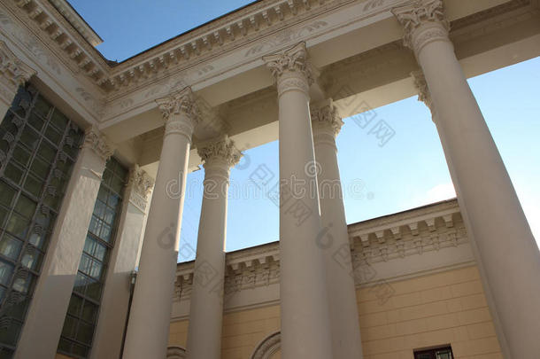列在展馆编号2，`教育`在vdnkhvvc。 莫斯科