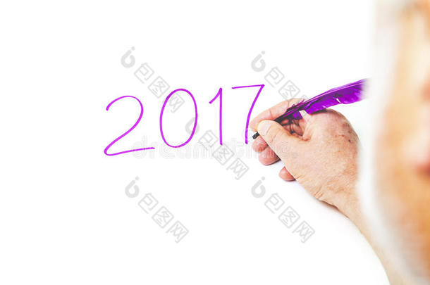 手工书写数字，白色背景上的紫色钢笔