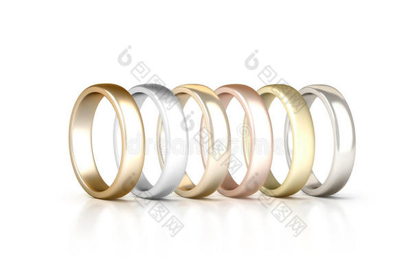不同的贵金属戒指被隔离，金色，银色，粉红色