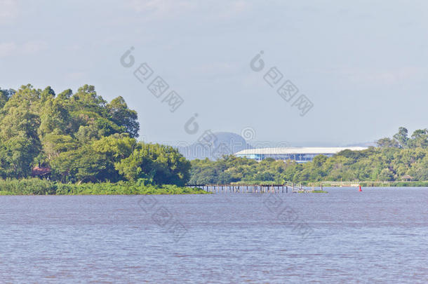 盖巴湖有森林，岛屿和格雷米奥竞技场的背景