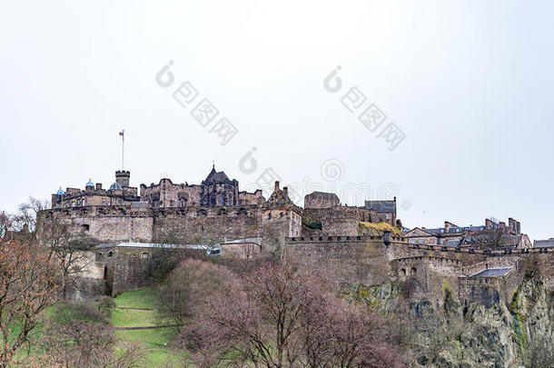 爱丁堡，苏格兰，英国-<strong>2016年</strong>7月：城市景观，几个纪念碑和城堡
