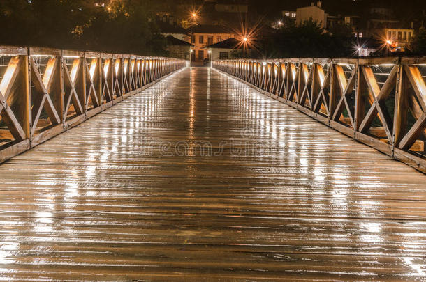 雨夜的桥梁及其美丽