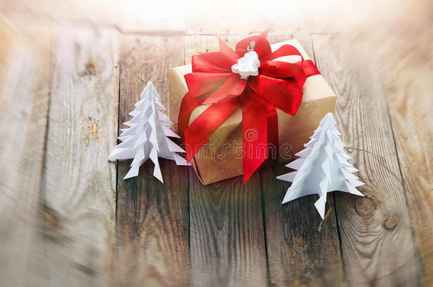 圣诞装饰盒，折纸圣诞树上的木巴