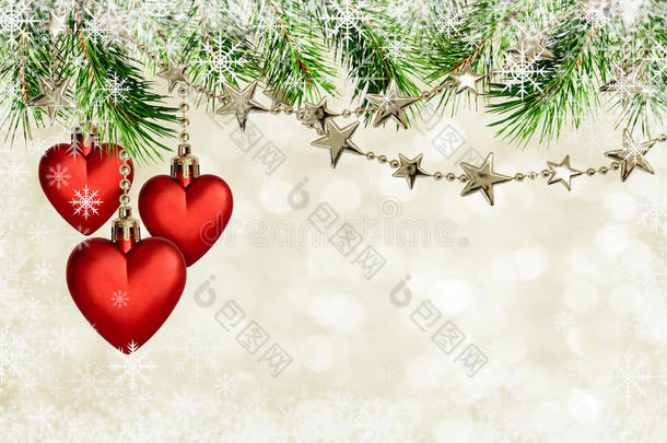 圣诞花环与星星和红心装饰在节日背景