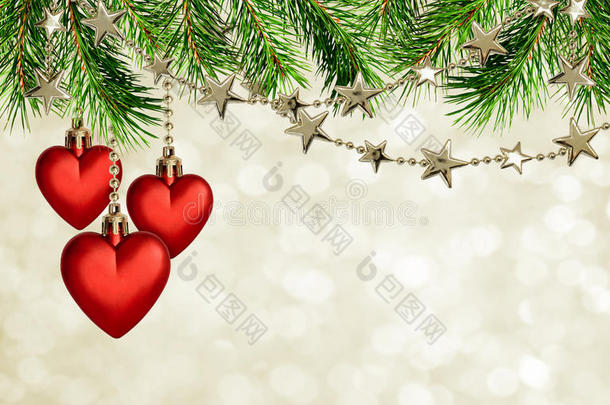 圣诞花环与星星和红心装饰在节日背景