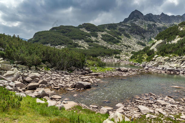 惊人的全景岩石峰和上穆拉托沃湖，皮林山