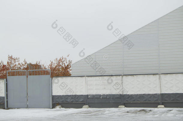 建筑机库，仓库和混凝土墙，空白背景