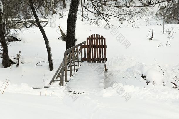 跨山河的桥梁。 去哪儿的路。