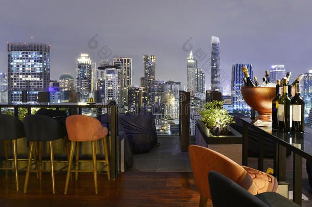 曼谷城市景观点从屋顶酒吧