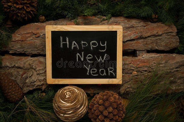 祝贺新年在黑板上。