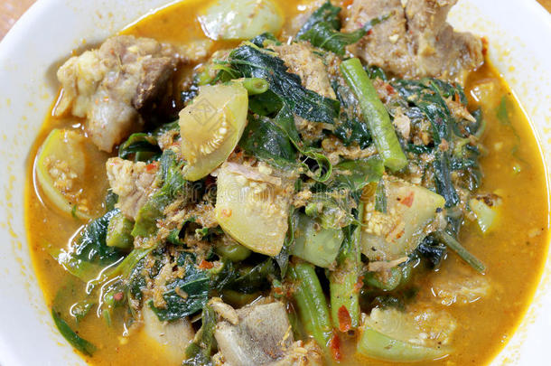 鸡肉和混合蔬菜与<strong>北方</strong>香料，<strong>北方</strong>风格咖喱，泰国<strong>北方</strong>风格的食物，香料汤，吉昂护理。