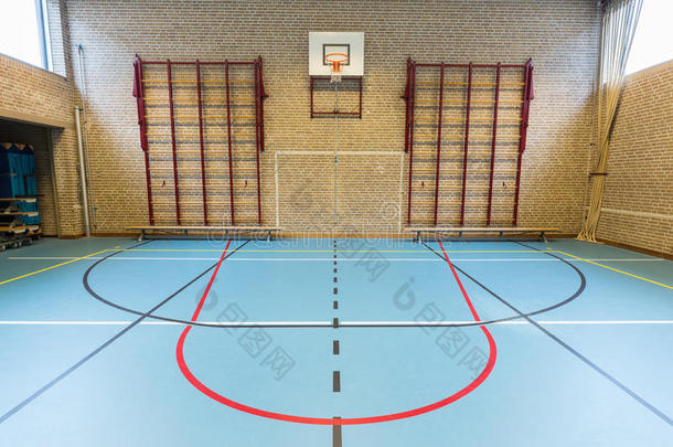 空荷兰体育馆用于学校体育