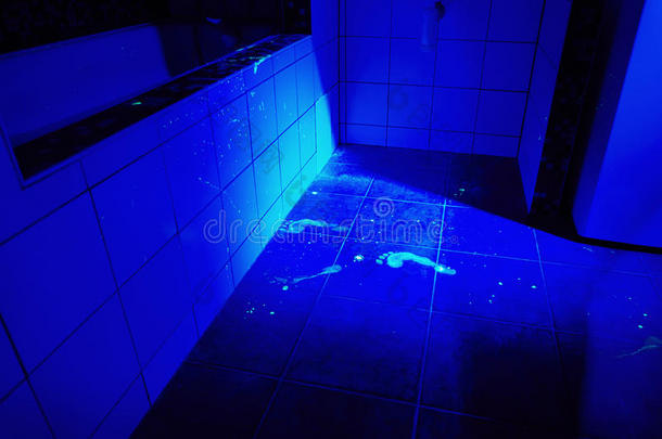 浴室作为紫外<strong>线下</strong>的犯罪场所