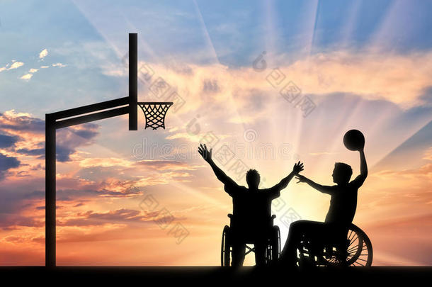 坐轮椅的<strong>残疾人残疾人</strong>打篮球