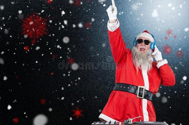 DJ圣诞老人混合了一些圣诞歌曲