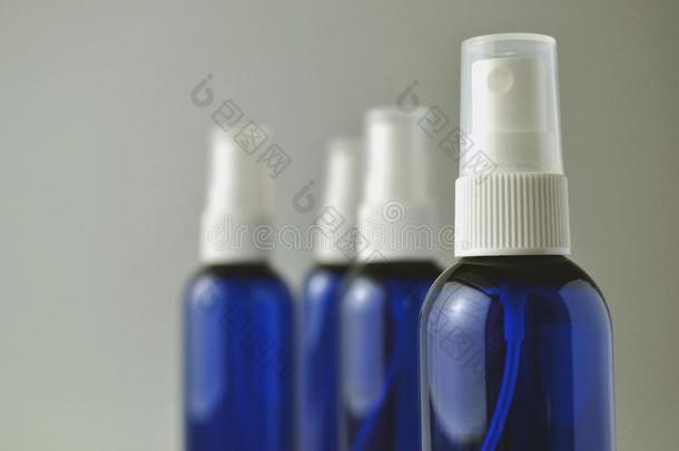 深蓝色玻璃瓶，用于化妆品乳液，血清，油