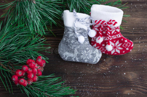 两只针织袜子、罗湾和圣诞节树枝的组成