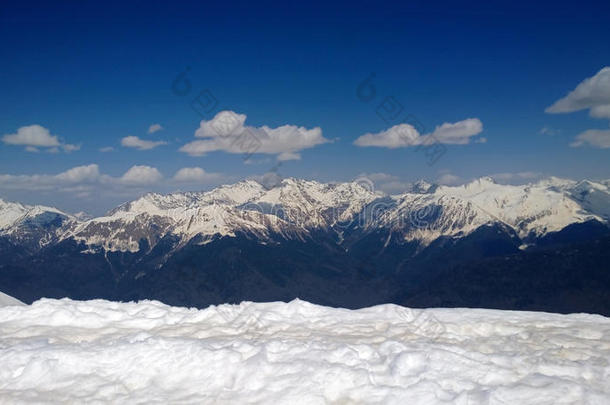 阿尔卑斯山高山美丽的蓝色高加索