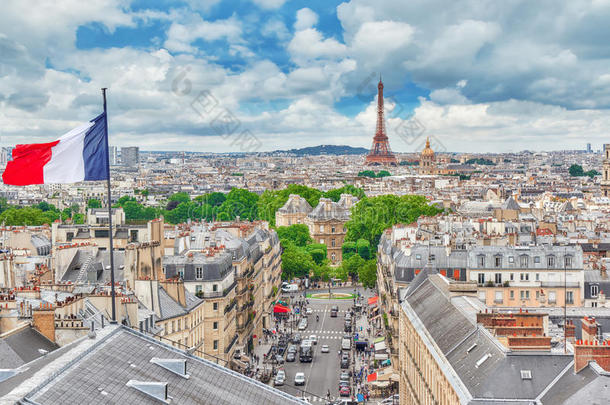 从万<strong>神殿</strong>的屋顶俯瞰巴黎的美丽全景。