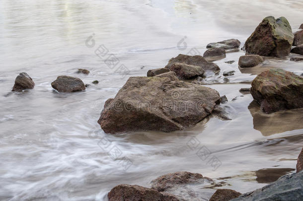 海滩暴露<strong>流光</strong>长的