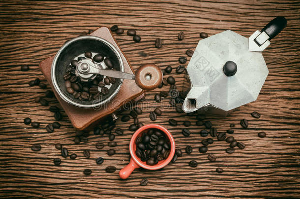 咖啡机与咖啡豆复古风格