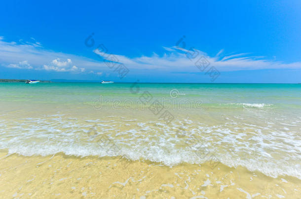 水蔚蓝海滩<strong>蓝色</strong>明亮的
