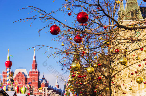 在莫斯科的圣诞节。 节日装饰红色广场