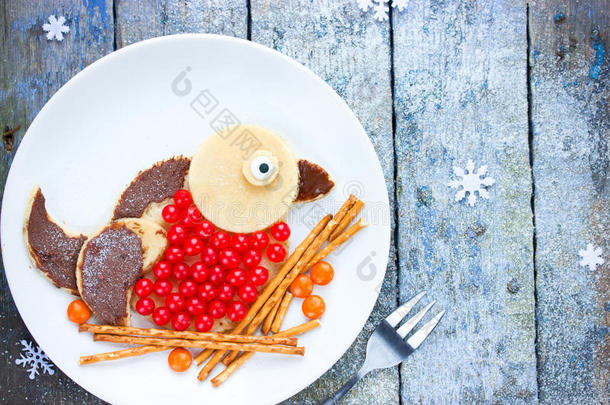 牛翅煎饼给孩子们早餐-圣诞节和新年乐趣食品艺术