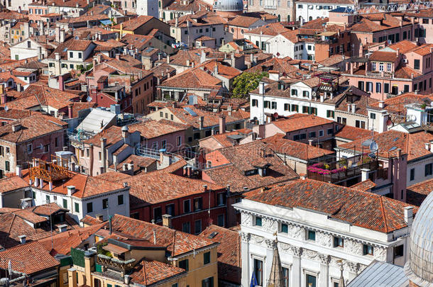 意大利威尼斯红色屋顶古建筑的鸟瞰图