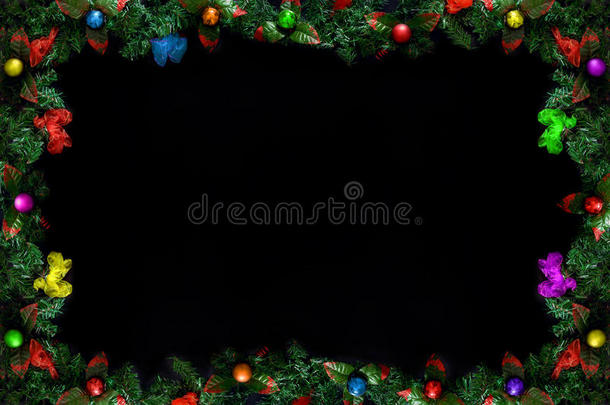 圣诞节或新年框架黑色背景与复制空间。