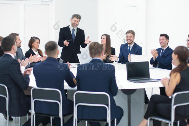商务人士在在会议圆桌会议上