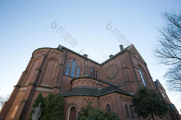 蓝色砖建筑教堂德语