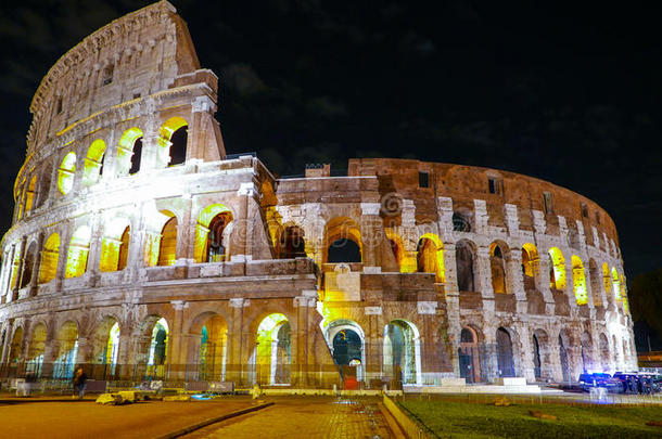 罗马的古罗马竞技场-夜晚的美丽照明-罗马的古罗马