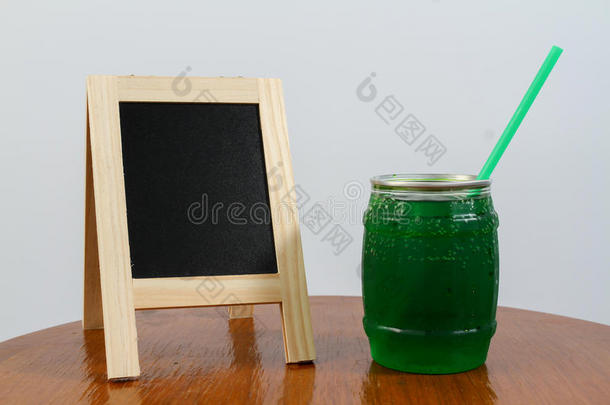 绿色苹果苏打汁