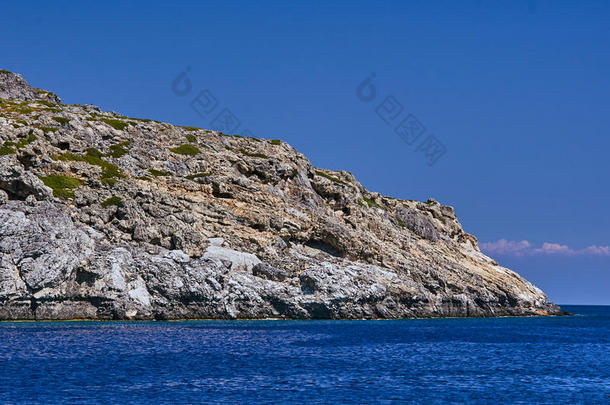 蓝色悬崖海岸边缘希腊